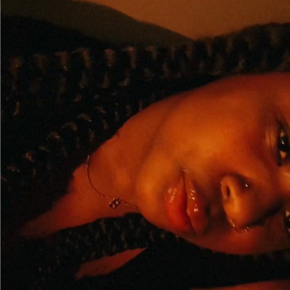 Meet your Posher, Briana - Picture 1 of 2